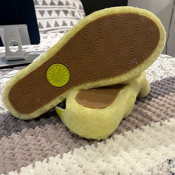 UGG Oh Yeah Slides - Picture 2 of 4